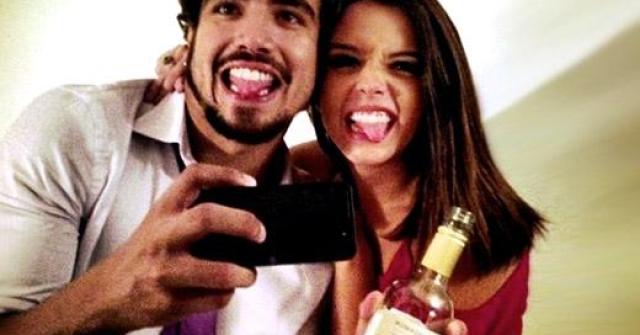 Ator Caio Castro declara publicamente seu carinho pela atriz Giovanna Lancellotti