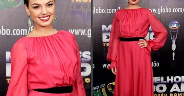 Em os 'Melhores do Ano' do Faustão, a atriz Isis Valverde recebeu críticas pelo seu vestido