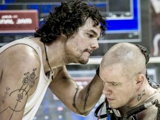 Wagner Moura e Matt Damon no filme Elysium