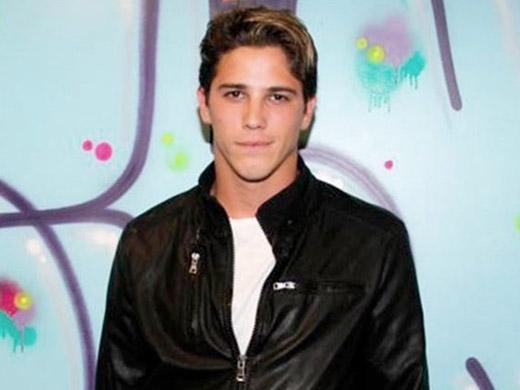 Rômulo Neto começou a careira de ator na novela Malhação