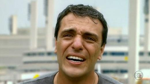 Théo chorando Rodrigo Lombardi Salve Jorge