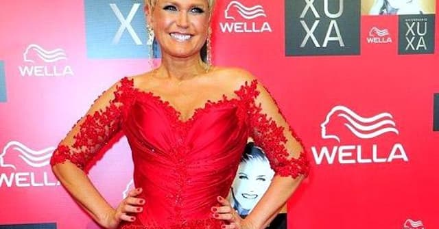 Xuxa Meneghel recebe convidados para sua festa de aniversário em São Paulo