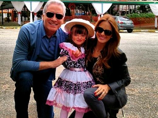 Filha de Ticiane Pinheiro e Roberto Justus com vestido caipira