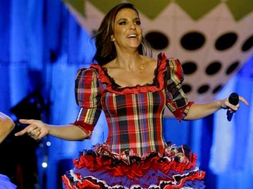 Ivete Sangalo com vestido caipira