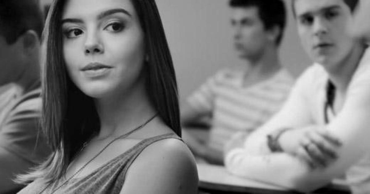 Giovanna Lancellotti e Luan Santana no clipe Te Esperando