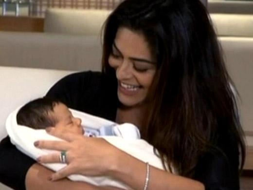 Com uma semana de vida, filho de Juliana Paes aparece no programa Fantástico