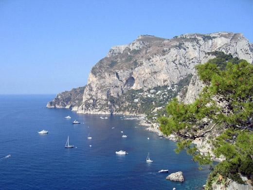 Ilha de Capri na Itália é um dos destinos mais procurados pelos turístas