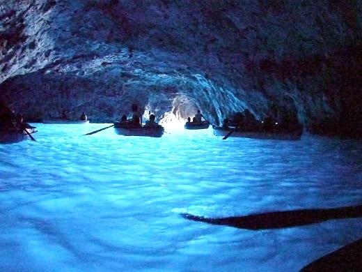 Famosa Gruta Azul na Ilha de Capri