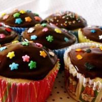 Festa de aniversário com cup cake decorado