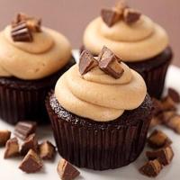 Festa de aniversário com cup cake de bombom