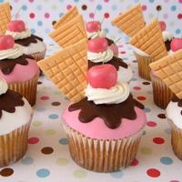 Aniversário com cup cake personalizado