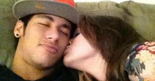 Neymar e Bruna Marquezine namorando na web