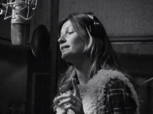 Modelo brasileira Gisele Bündchen vira cantora para arrecadar fundos ao Unicef