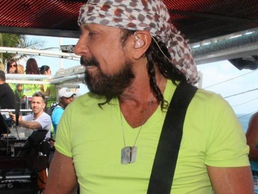 Cantor Bell Marques vai seguir carreira solo e está fora do grupo de axé Chiclete com Banana, do axé music
