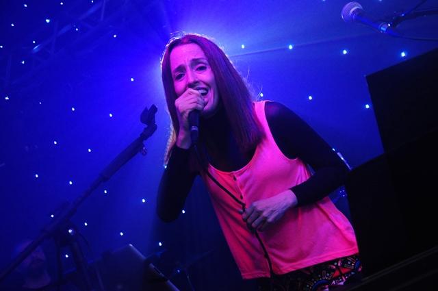 Drum'n Bossa no palco do Anexo com Fernanda Porto