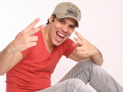 Sabe quem é o novo vocalista do Chiclete com Banana? Conheça biografia de Rafa Chaves