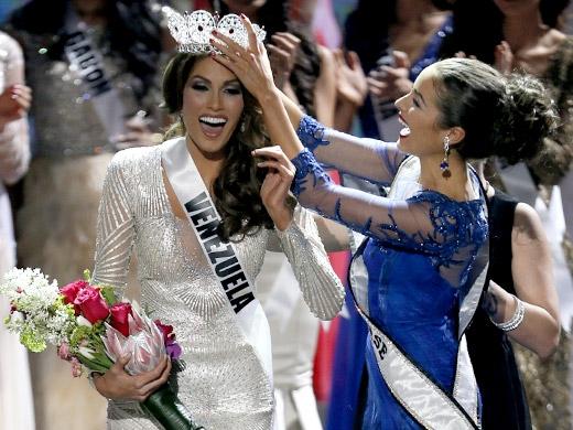 Venezuelana Gabriela Isler é coroada Miss Universo 2013