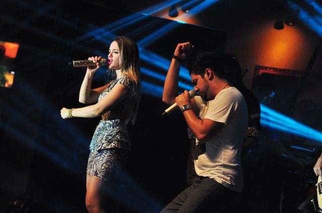 A dupla Thaeme & Thiago alcançou mais de 50 milhões de acessos no Youtube - Veja as fotos de 15/02/2014