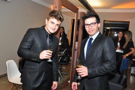 Fabio e Evandro inauguram Matsunos Cabeleireiros no Vila Ema