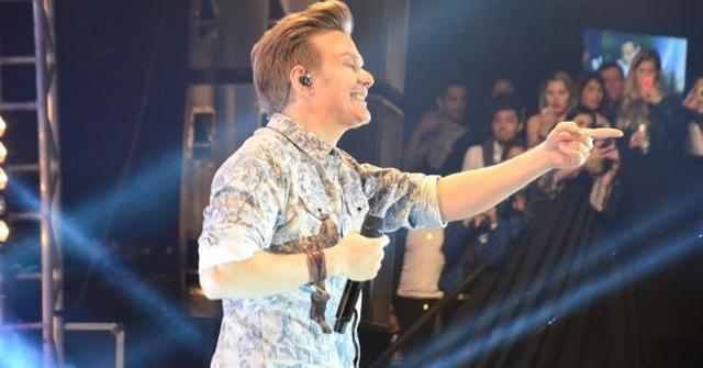 Michel Teló está de volta ao palco da Estância Nativa Sertaneja em Caçapava (Foto: Gilberto Freitas / OsPaparazzi)