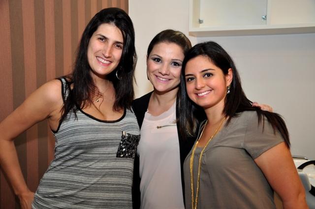Destacamos na inauguração da Lolla Hair: Carolina Régly, Sabrina Pinho Amaral e Sara Amaral no Bairro Vila Ema de São José dos Campos - SP