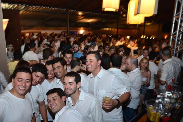 Festas temáticas é uma das novidades do ponto de encontro da galera do chapéu em Caçapava (SP), veja as fotos de 22/11