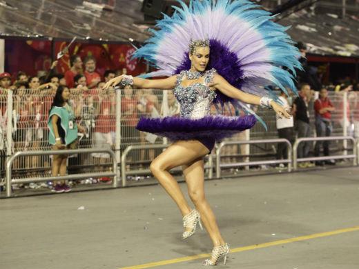 Ana Hickmann comemora título da Vai-Vai, campeã do Carnaval 2015 de São Paulo