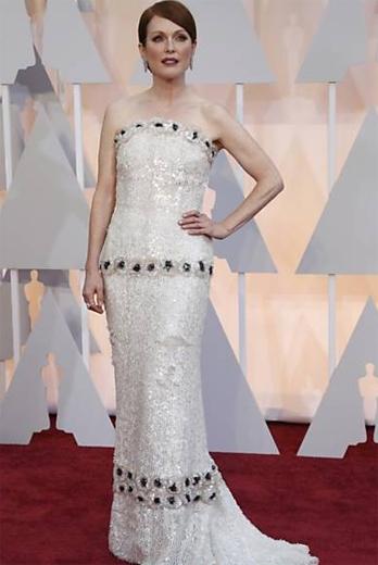 Julianne Moore e seu look branco no Oscars