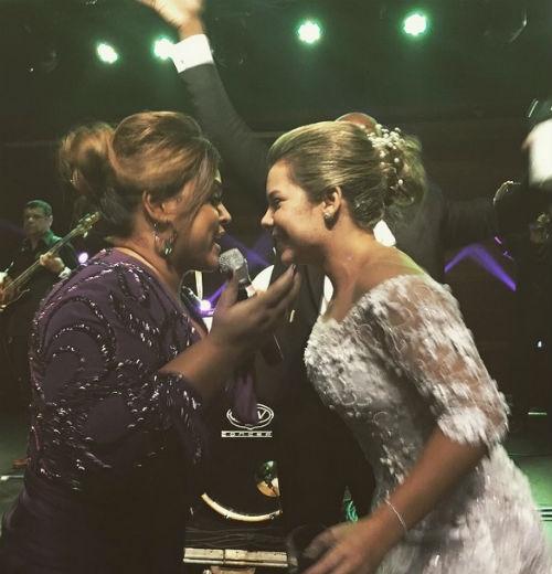 Casamento de Thiaguinho e Fernanda Souza: famosos fazem a festa