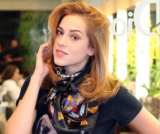 Sophia Abrahão corta cabelo ruivo e exibe fotos das madeixas