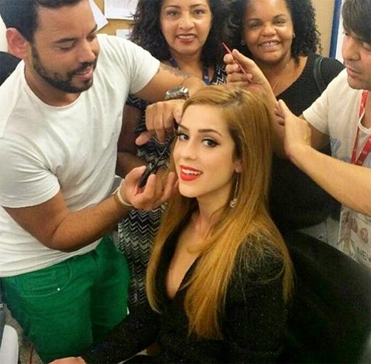 Sophia Abrahão mostra maquiagem e batom preferido