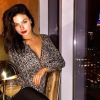 Isis Valverde e namorado em viagem para Nova York