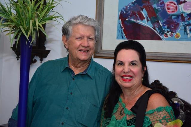 Vera e Delvio Buffulin comemoram aniversário entre amigos no fim de semana