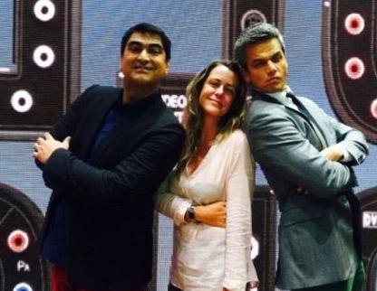 Fotos com momentos da carreira de Zeca Camargo