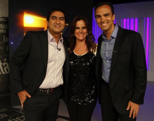 Fotos com momentos da carreira de Zeca Camargo