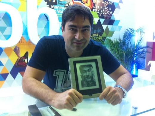 Fotos com momentos da carreira de Zeca Camargo