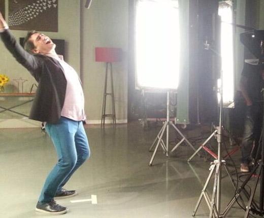 Fotos com momentos da carreira de Zeca Camargo