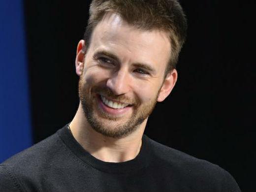 Acompanhe carreira e fotos do ator Chris Evans, estrela do Capitão América em Os Vingadores