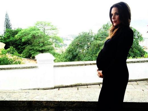Carolina Ferraz grávida barrigão barriga