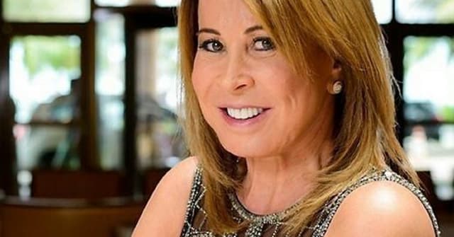 Ex-esposa de Zezé Di Camargo, Zilu Camargo garante estar solteira em entrevista para jornal