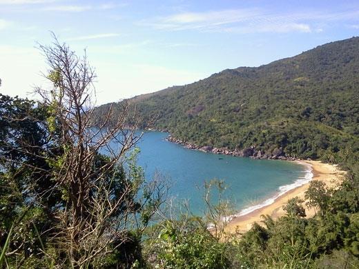 Veja fotos de Ilhabela e programe sua viagem para uma ilha perfeita para quem busca lindas praias, cachoeiras, trilhas, escunas, mergulho e muitas atrações