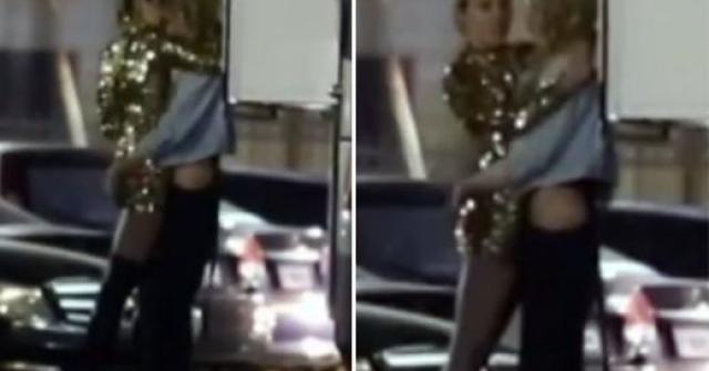 Cantora Miley Cyrus é flagrada aos beijos com modelo da Victoria's Secret. Assista ao vídeo
