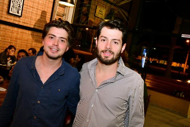 Filippo Ferraz e Artur Diniz inauguram St Joe Burger no Aquárius