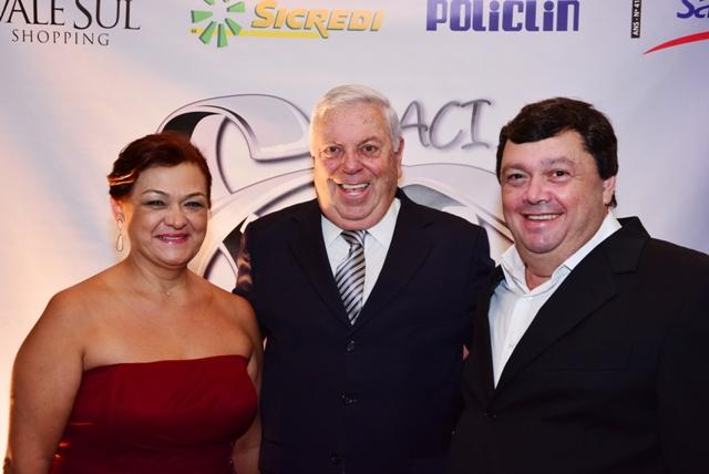 Celebrando a data com um grande baile, a ACI de São José dos Campos contou com a presença do jornalista Carlos Abranches na condução do cerimonial e da cantora Cecília Militão com sua Banda Palace