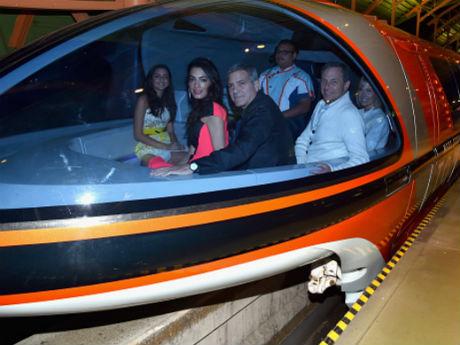 George Clooney e Amal Alamuddin comemoram aniversário de casamento com jantar romântico