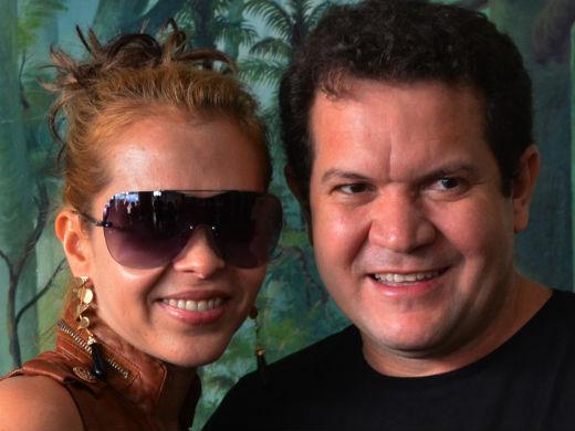 Chimbinha e Joelma posando para fotos