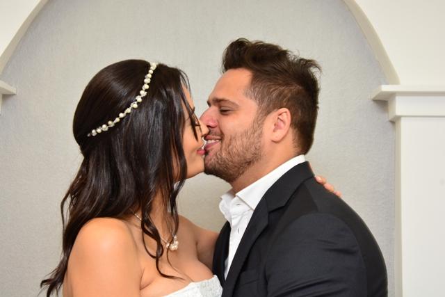 Fernanda Heringer e Junior Ferreti trocam alianças em 30 de dezembro