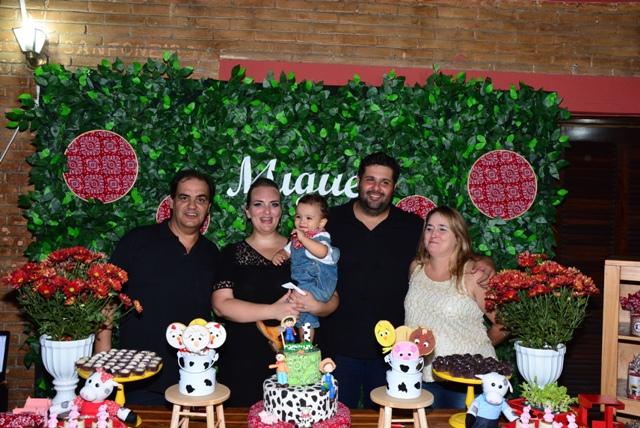Ana Carolina Freitas e André Eduardo Sampaio comemoram aniversário na Fazendinha do Miguel em São José dos Campos - SP