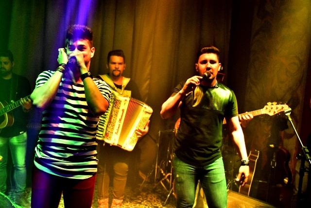 Fernando e Fabiano nas quintas feira de Sertanejo Premium em Taubaté