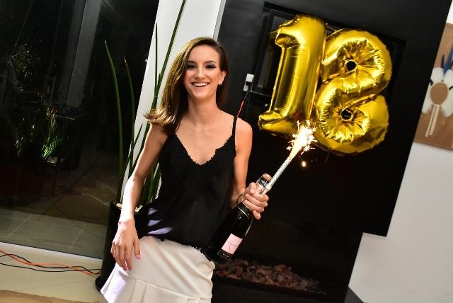 Completar 18 anos é finalizar um clico da vida e começar outro. É ter mais responsabilidades, ter novos sonhos, novas oportunidades, ir a lugares novos!